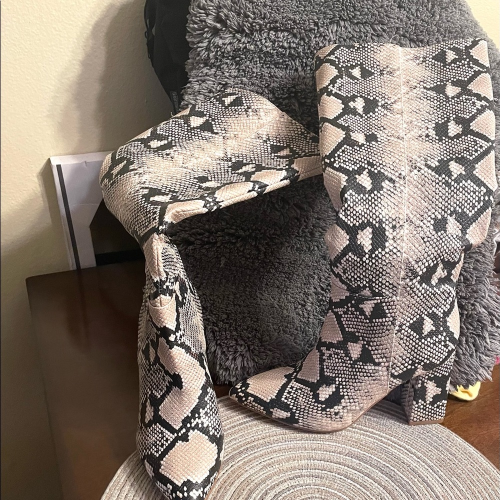 Madden Girl (Steve) grey high boots 6.5